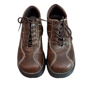 Fashion Bug Vintage Brown Lace-Up Sneaker, Y2K platform, Rubber Sole W8.5